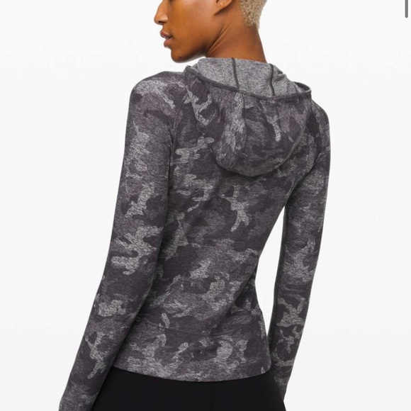 Lululemon long sleeve dark camo jacket with hoodie #brandnew - Picture 2 of 3